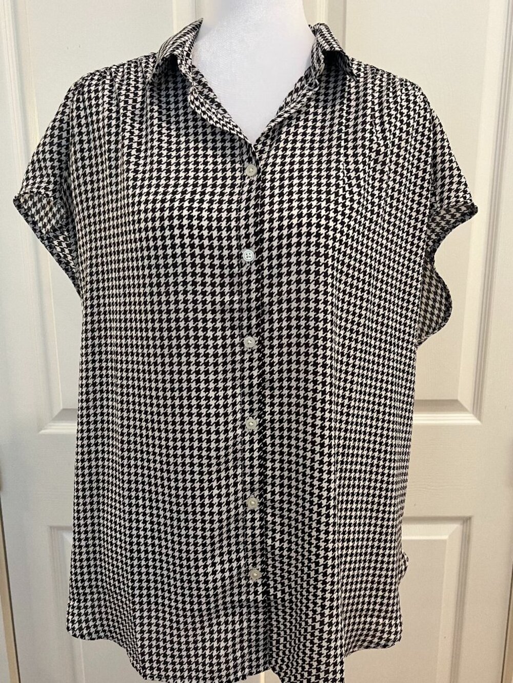 LOFT Black White Houndstooth Button Front Blouse Medium